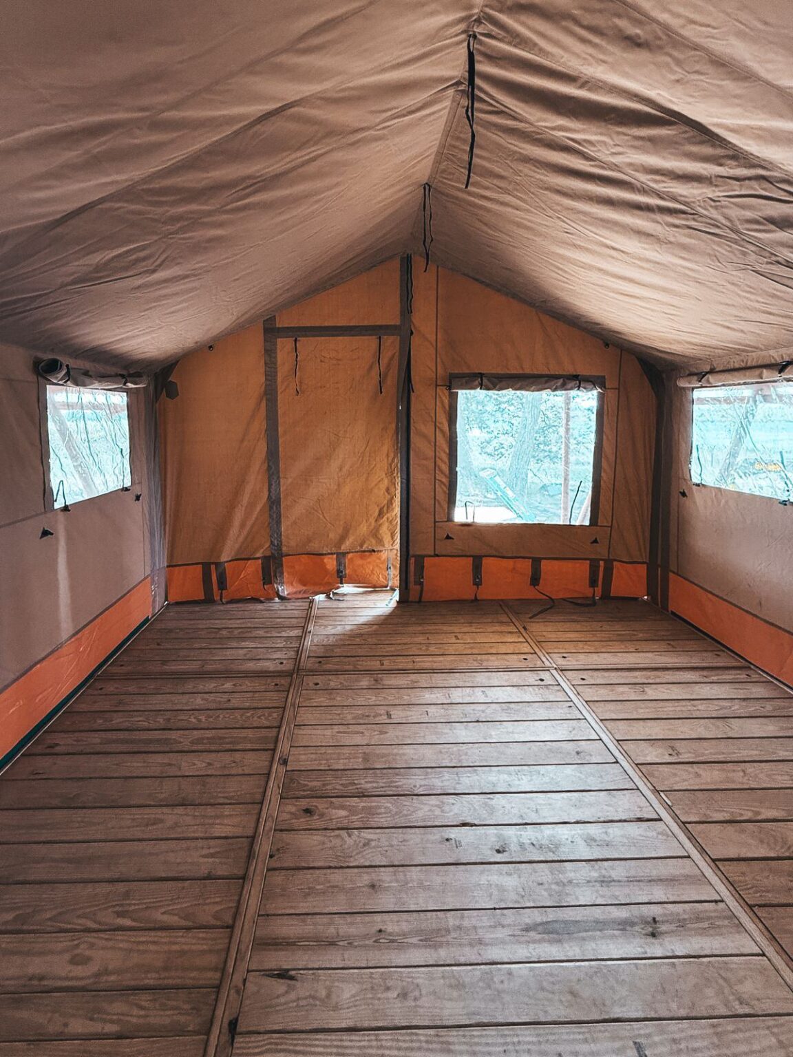 Painted Prairie Vinery — modular deck by Flatspot