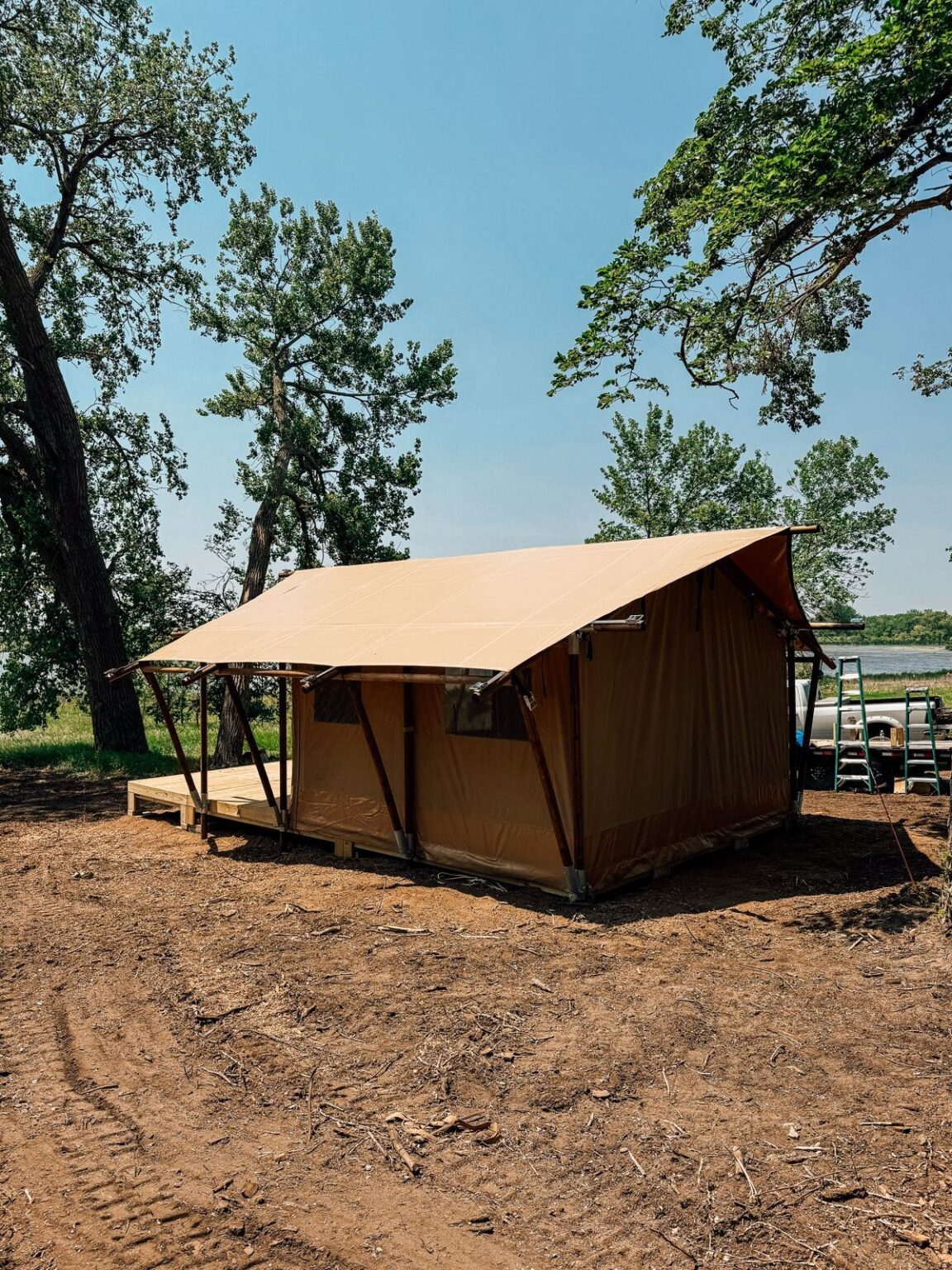 Painted Prairie Vinery — modular deck by Flatspot
