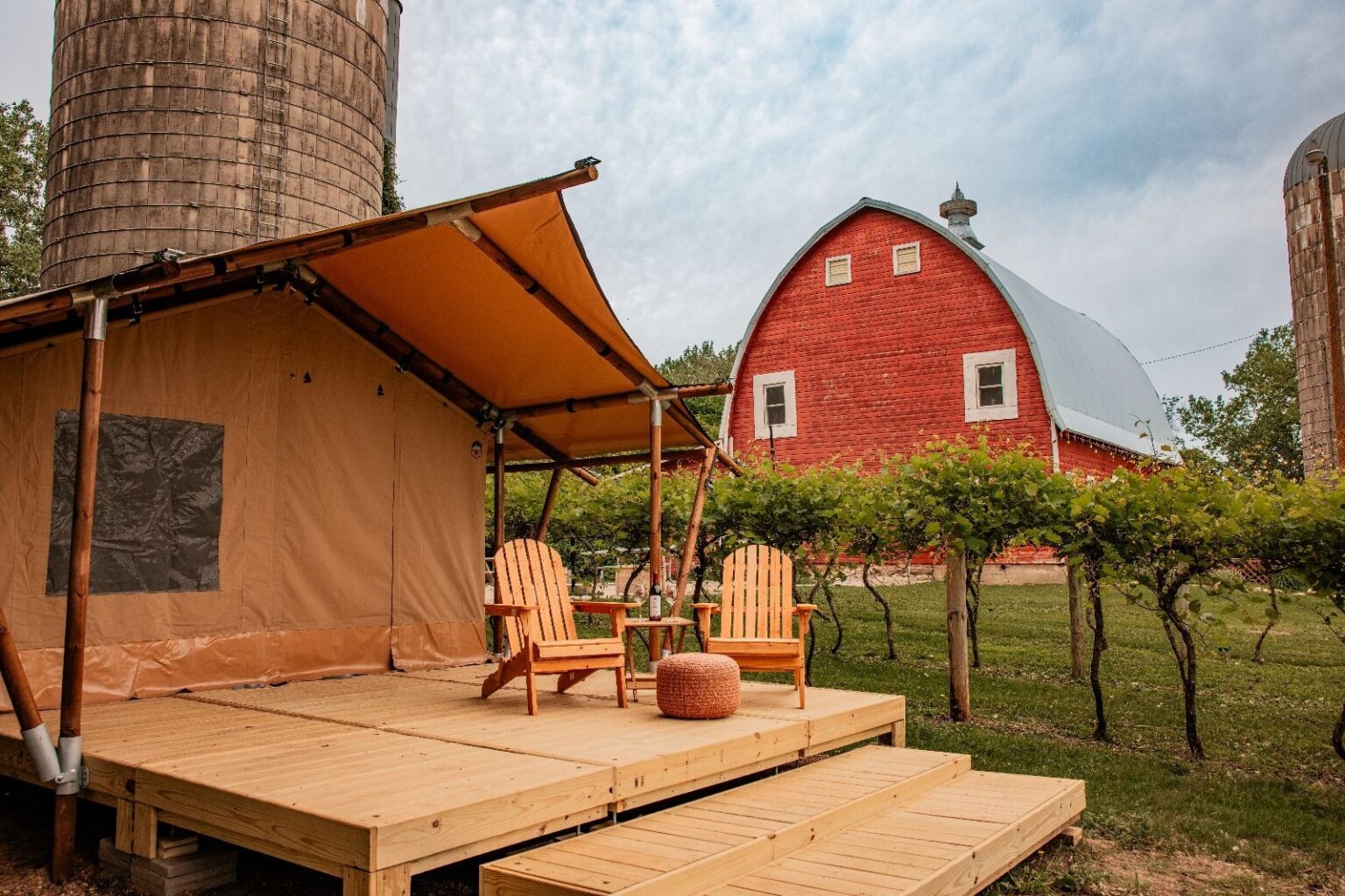 Painted Prairie Vinery — modular deck by Flatspot