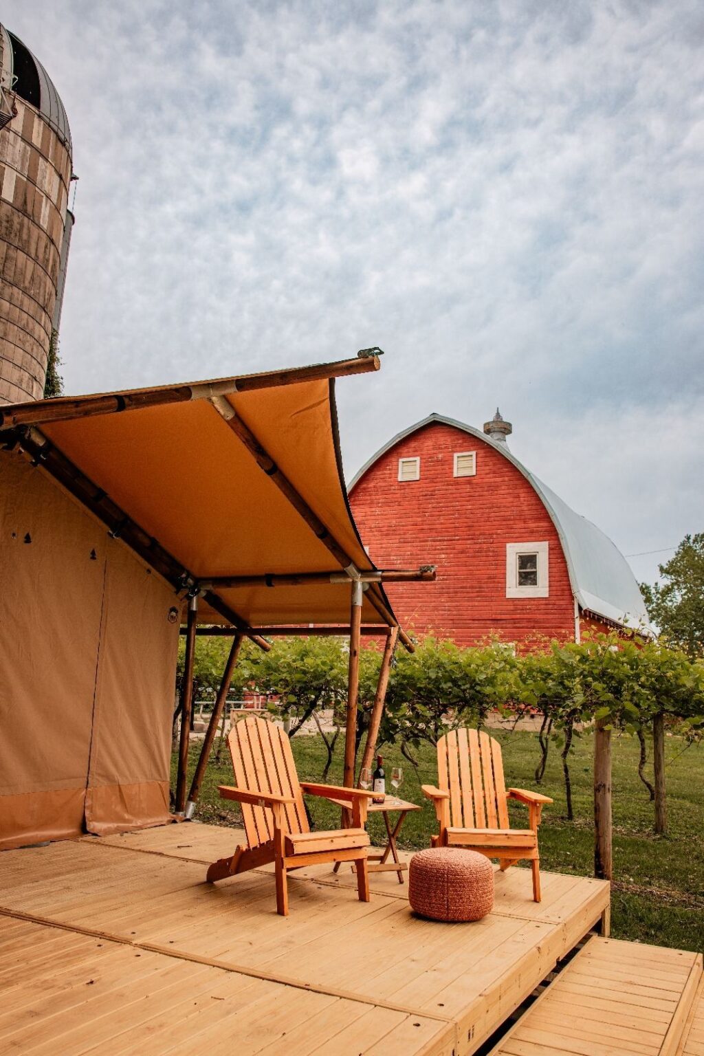 Painted Prairie Vinery — modular deck by Flatspot