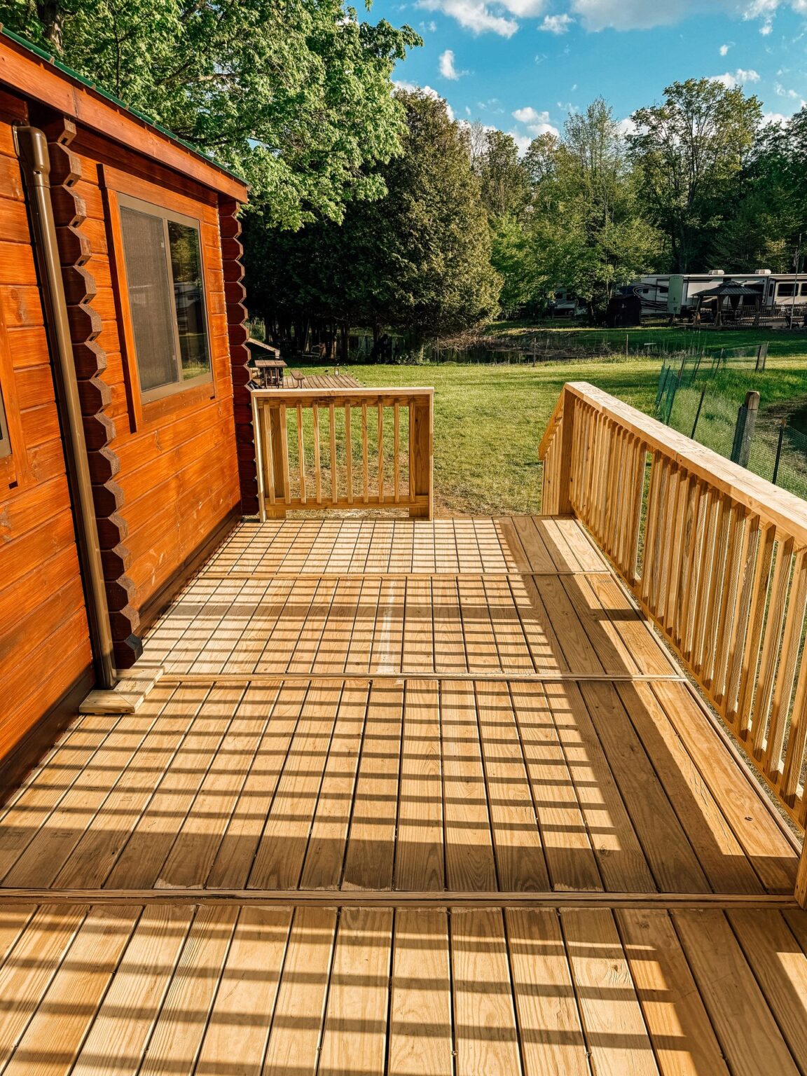 Woodstream Campsite — modular deck by Flatspot